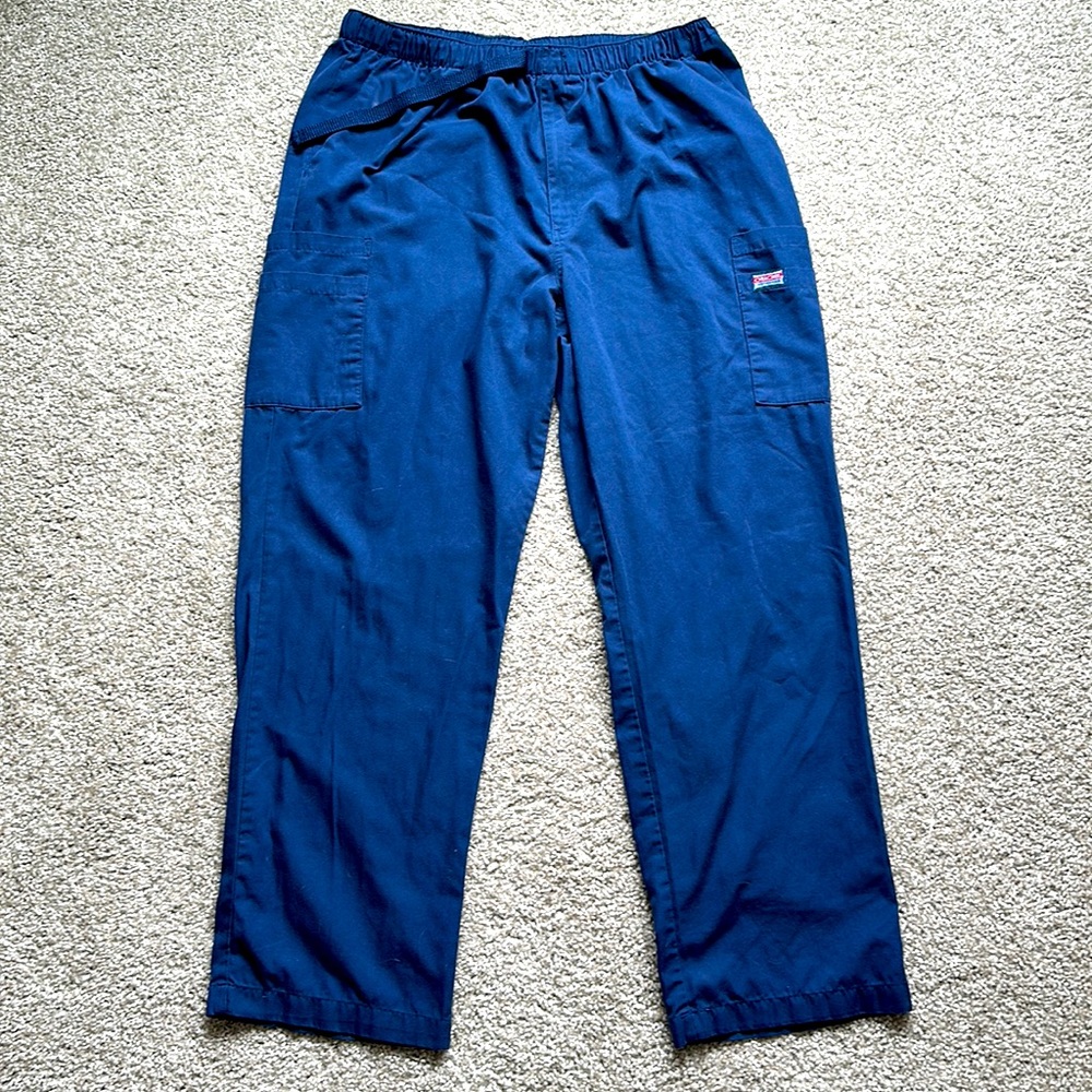 Men’s Cherokee scrub pants in navy, size L